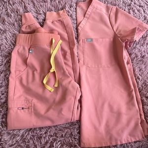 Figs limited edition Coral scrub set